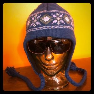 Ski hat with tassels